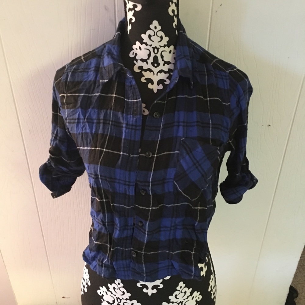 🍓black and blue cropped flannel